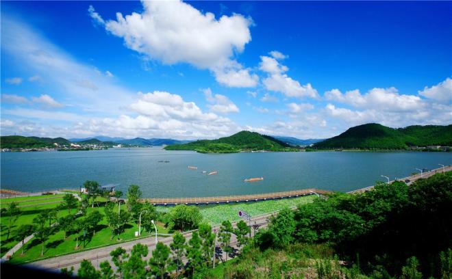 寧波東錢湖旅游度假區(qū)2019年會(huì)獎(jiǎng)?wù)?>															</a>													</div>
													<div   id=