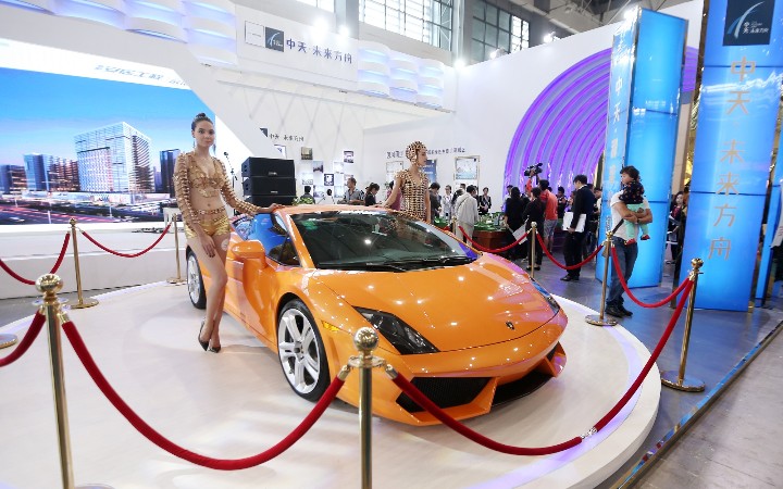 中天城投展臺.jpg